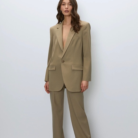 Aritzia Agency Blazer - Picture 2 of 6